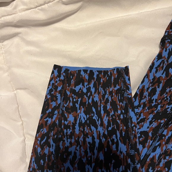 🍋 Lululemon Fast and Free High-Rise Leopard Camo Blue Nile Multi - Picture 4 of 5